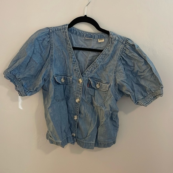 Levi’s top - Picture 1 of 4